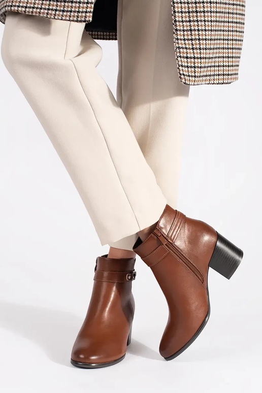 pruunid nahast naiste kontsakingad...