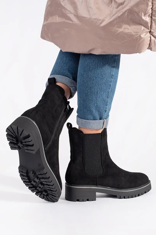 mustad lamedad jalatsid seemisnahast...