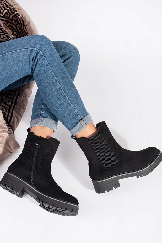 mustad lamedad jalatsid seemisnahast...