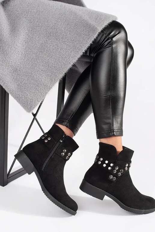 madalad naiste jalatsid seemisnahast