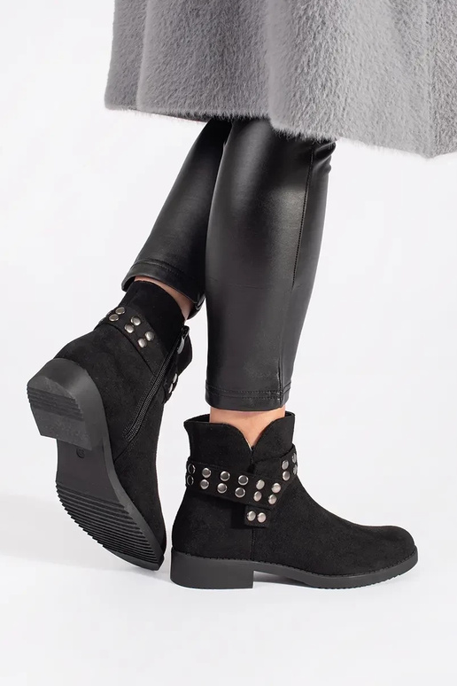 madalad naiste jalatsid seemisnahast