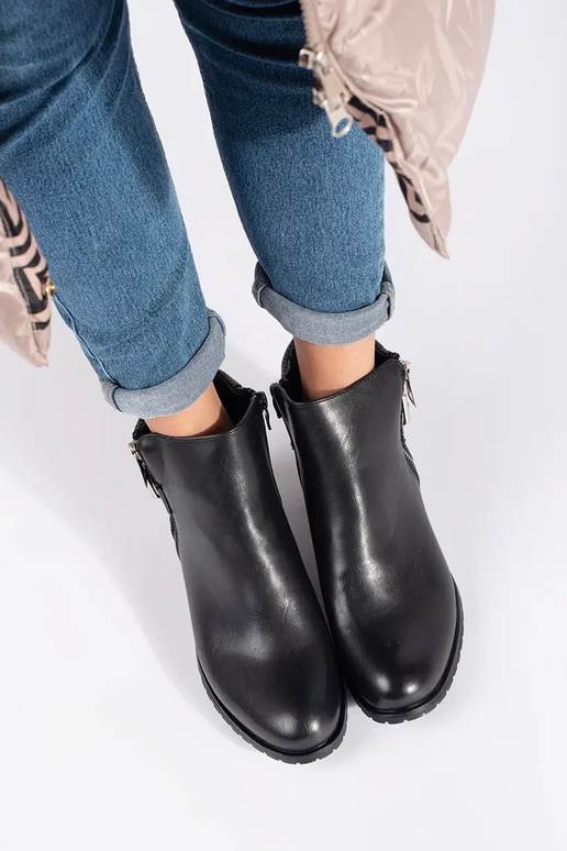 mustad naiste lamedad jalatsid