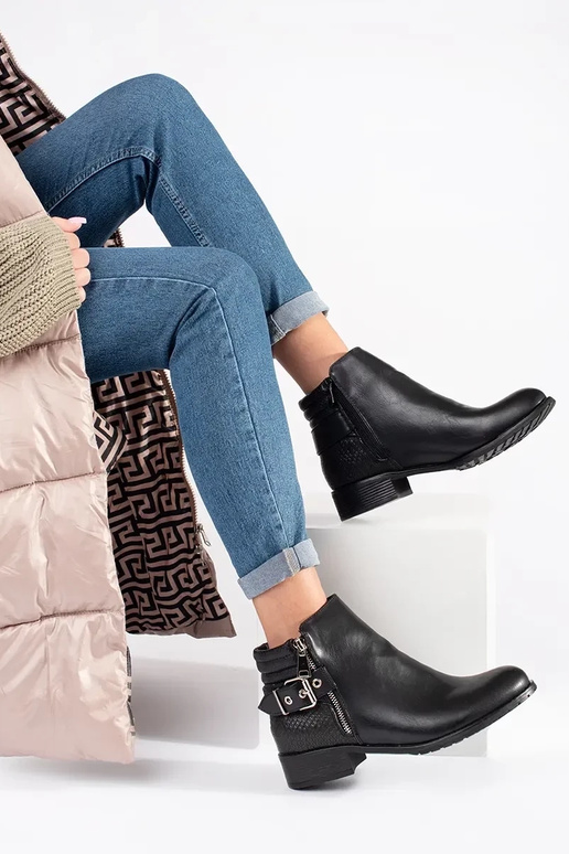 mustad naiste lamedad jalatsid