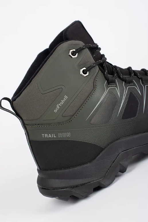 Must ja roheline kõrge matkajalatsid...