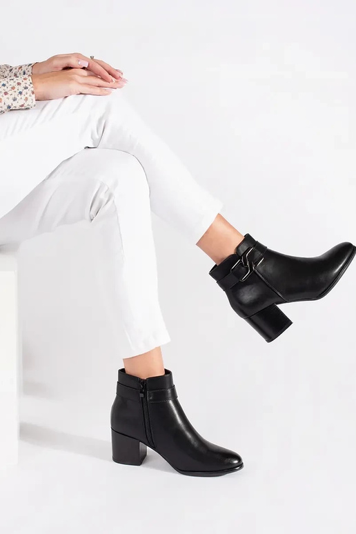 Mustad kingad kõrge kontsaga, Sergio...