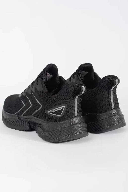 Mustad värvilised meeste spordijalatsid Mustad värvilised meeste spordijalatsid