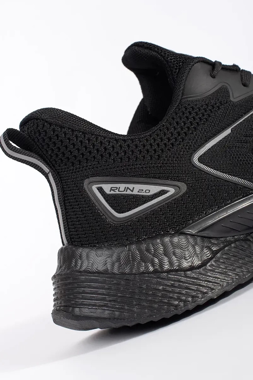 Mustad värvilised meeste spordijalatsid Mustad värvilised meeste spordijalatsid