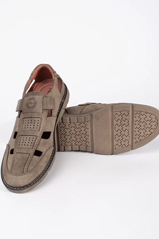 Mustad meeste sandaalid