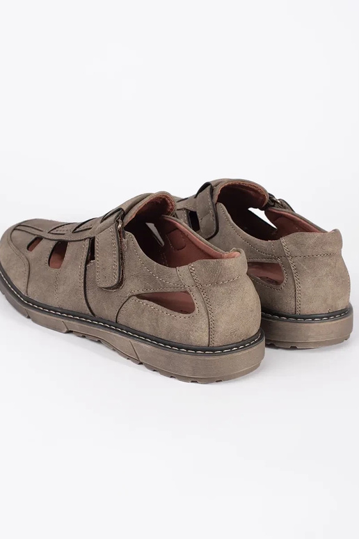 Mustad meeste sandaalid