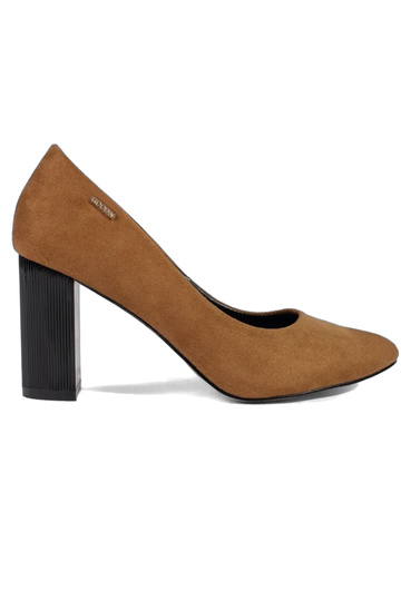 Pruunid kõrged kontsad