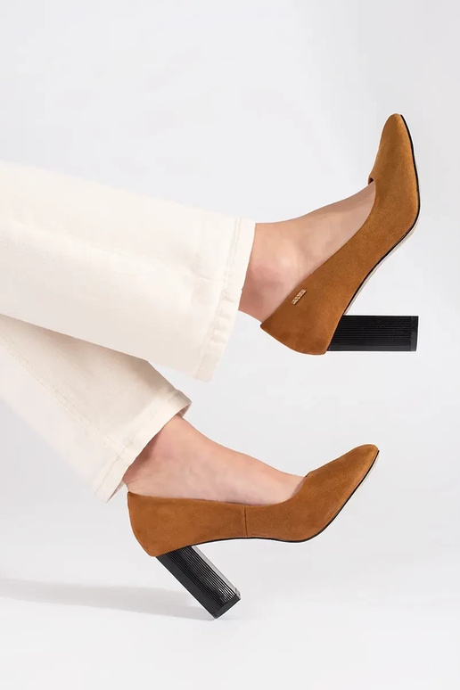 Pruunid kõrged kontsad Pruunid kõrged kontsad