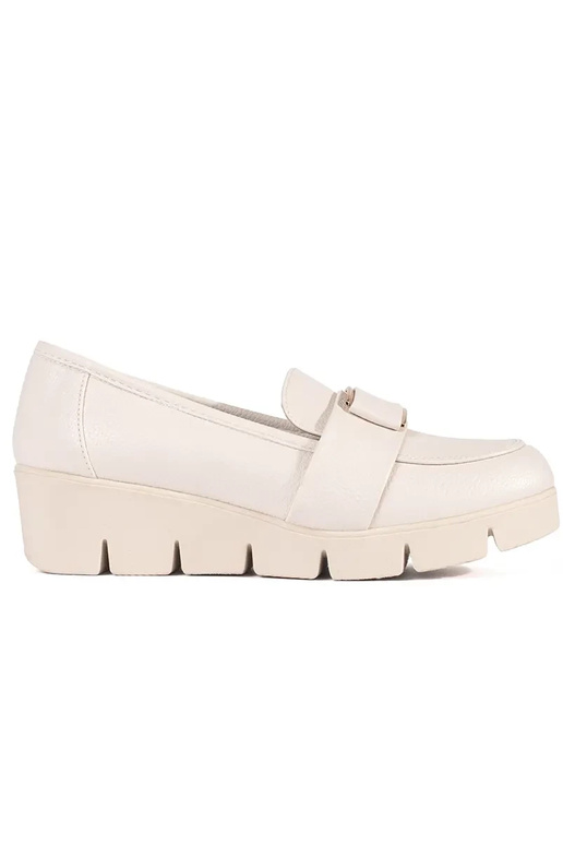 Sinised mokasiinid nahast ahelaga