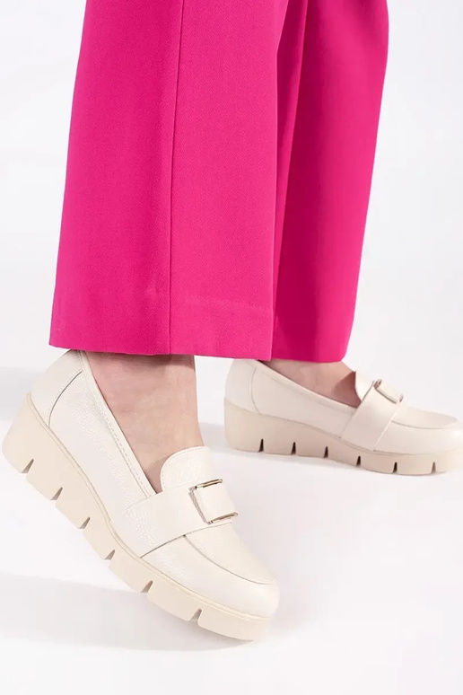 Sinised mokasiinid nahast ahelaga