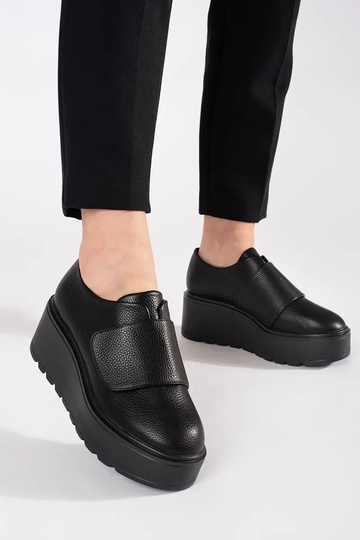 Mustad kingad platvormil 2