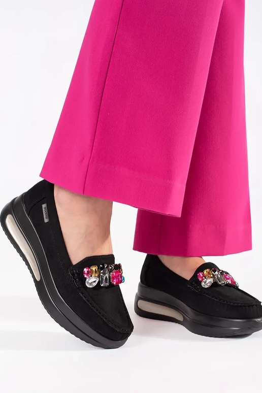 Kreemikad poolsaapad aediku elementidega