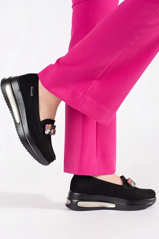 Kreemikad poolsaapad aediku elementidega