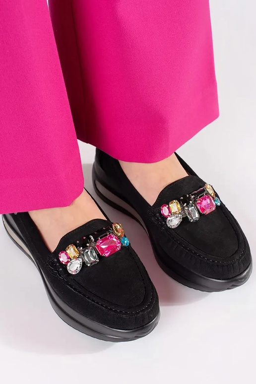 Kreemikad poolsaapad aediku elementidega