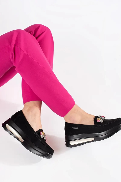 Kreemikad poolsaapad aediku elementidega