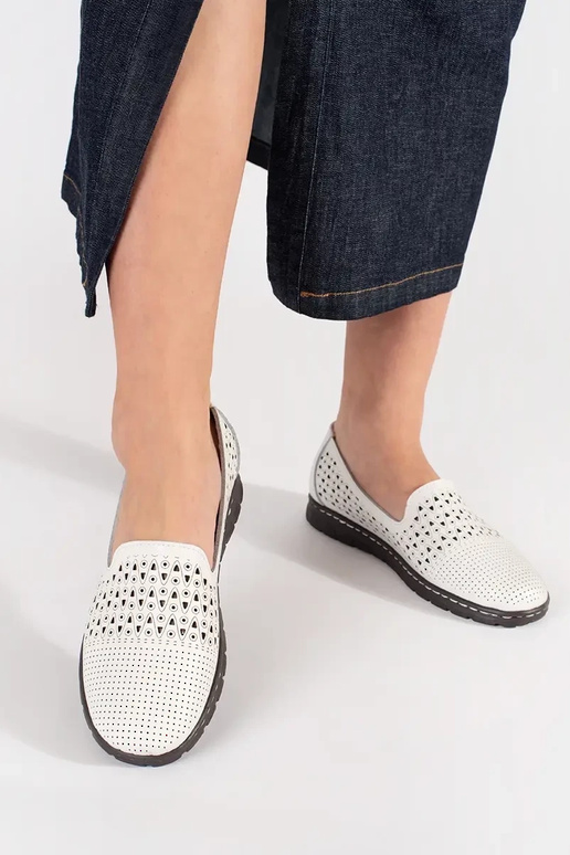 Valged avatud mustriga poolsaapad