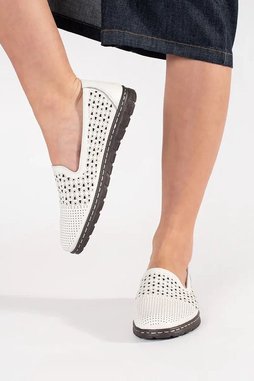 Valged avatud mustriga poolsaapad