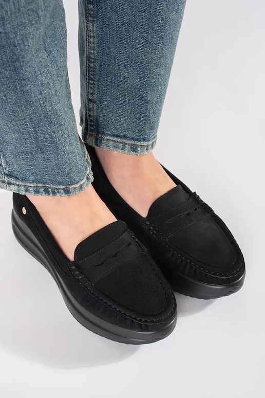 Valged sinisega basseini sussid