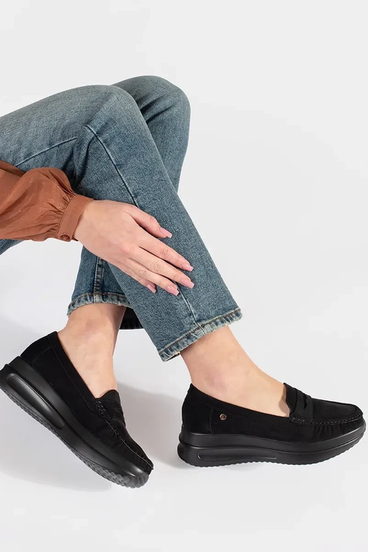 Valged sinisega basseini sussid