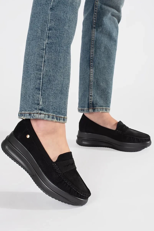 Valged sinisega basseini sussid