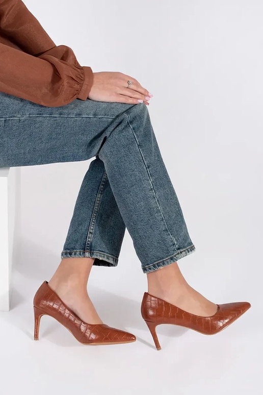 pruunid kõrged kontsad