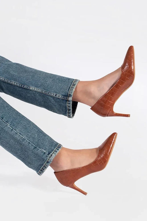 pruunid kõrged kontsad