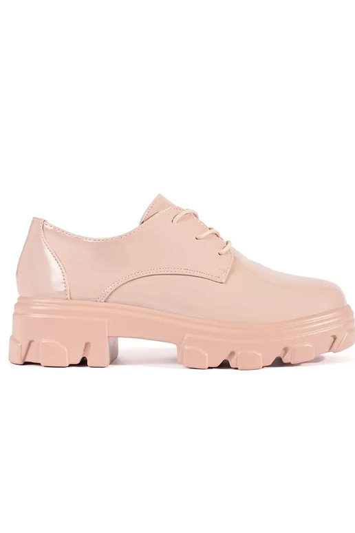 Poolsaapad lakiefektiga ja platvormiga