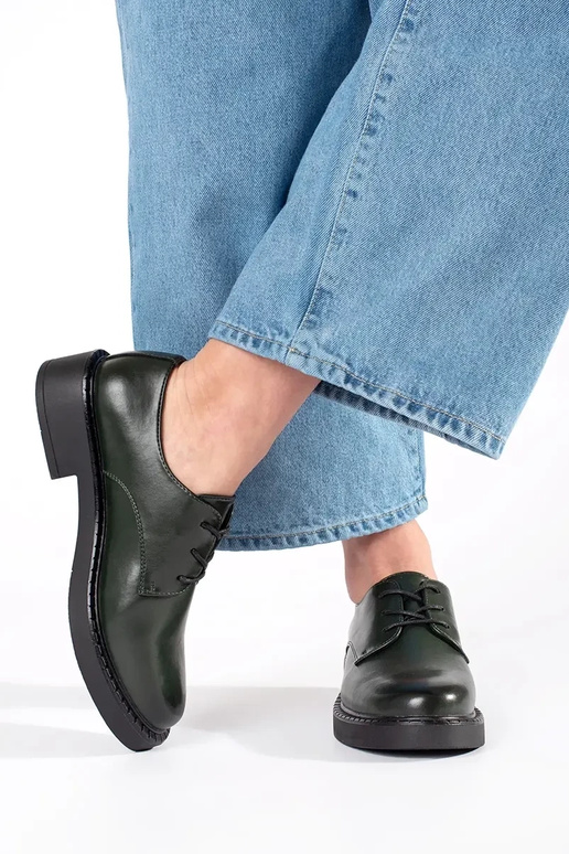 Rohelised poolsaapad madalal kontsal...