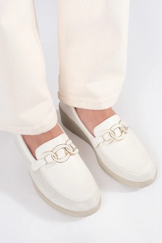 Valged poolsaapad platvormiga...