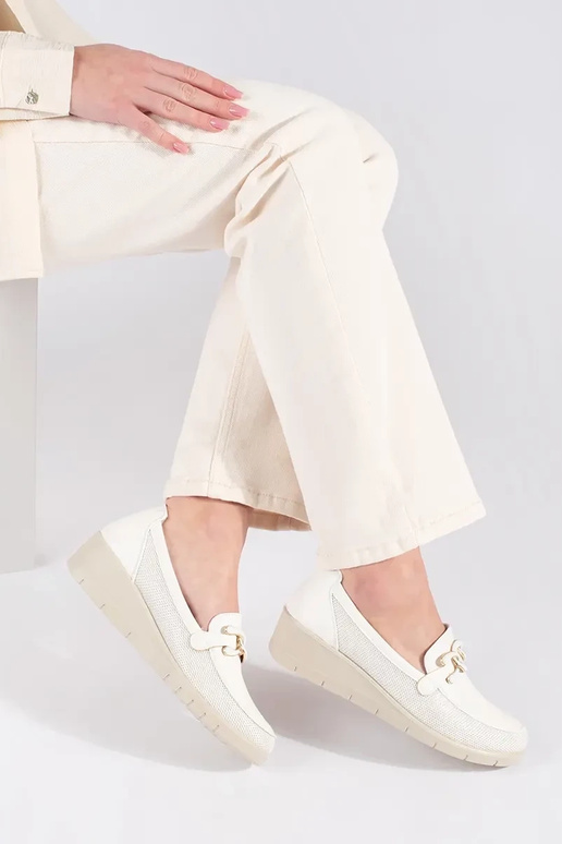 Valged poolsaapad platvormiga...