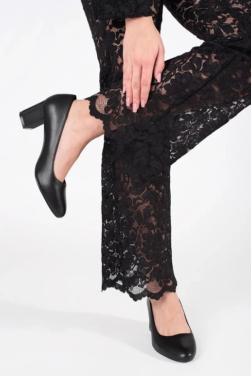 Mustad klassikalised kõrged kontsad...