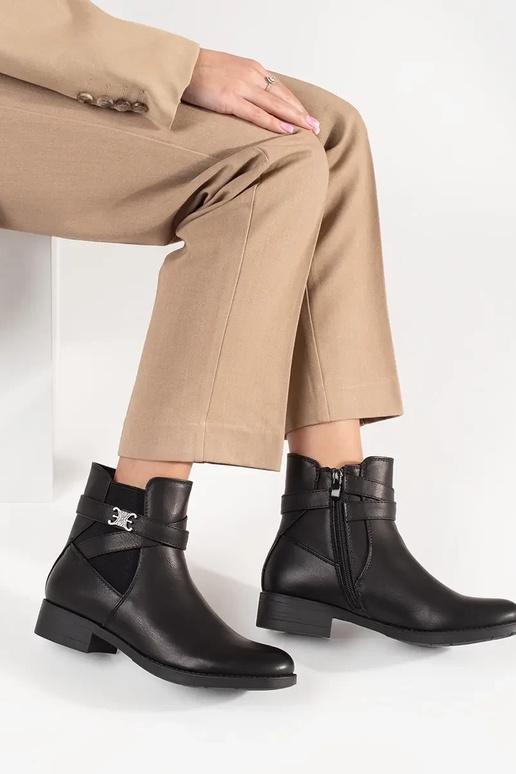 Mustade naiste kingad