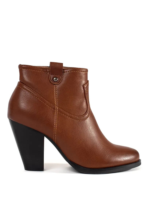 Prunid kõrge kontsaga kingad