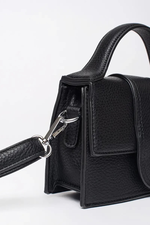 Must väike käekott käepidemega