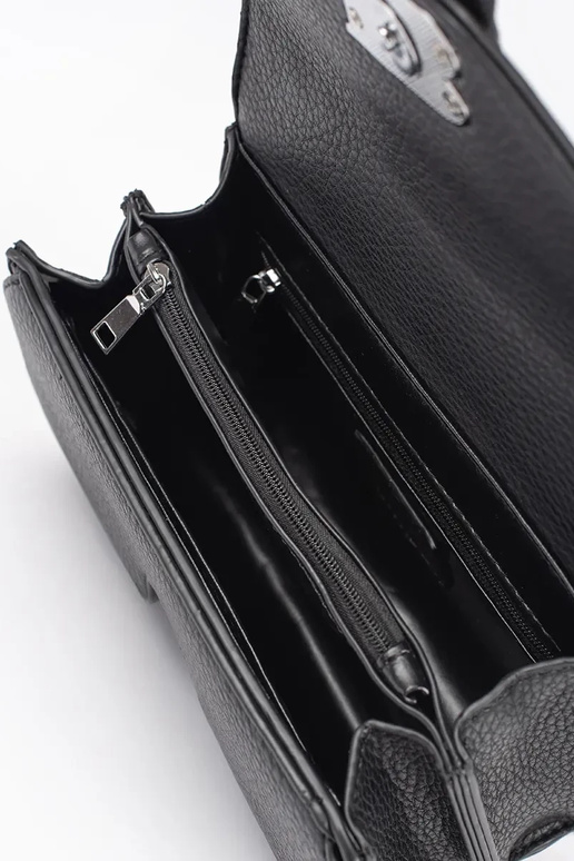 Must väike naiste kott hõbedase ahelaga