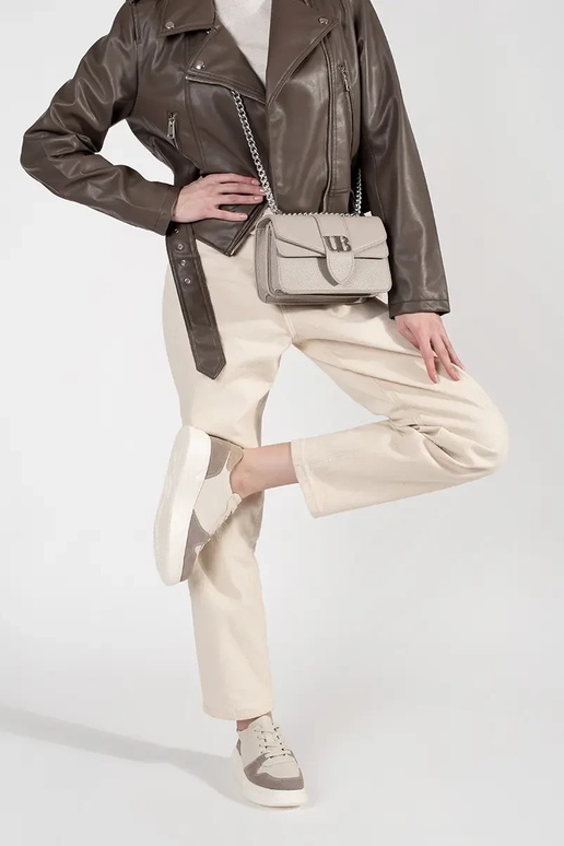 Elevandiluust värvi väike naiste kott... Elevandiluust värvi väike naiste kott...