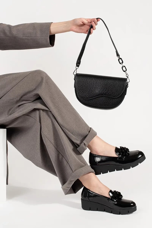 Musta värvi postikott