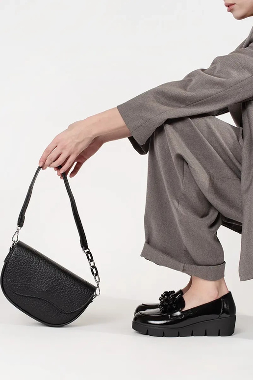 Musta värvi postikott