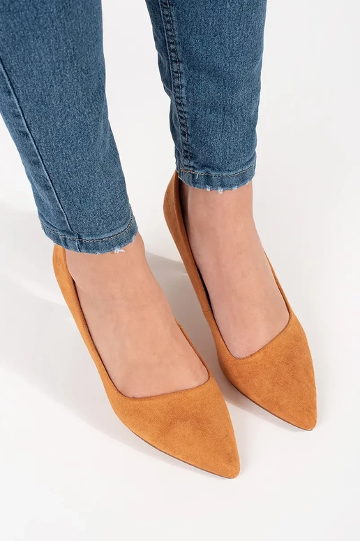 Prunid kõrge kontsaga kingad