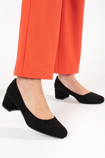 mustad sametist kõrged... 2