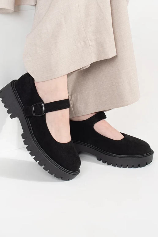 Mustad poolsaapad platvormiga sametist Mustad poolsaapad platvormiga sametist