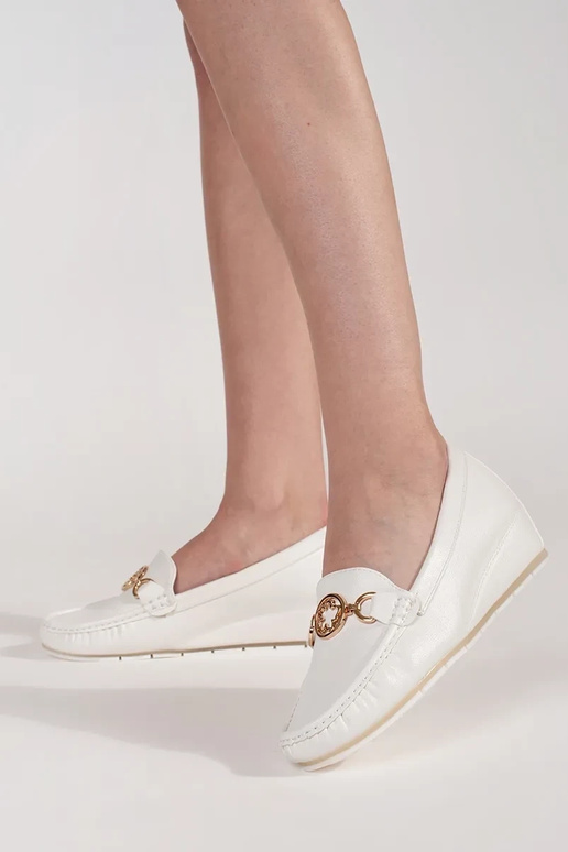 Valged mokasiinid kontsaga kuldsete...
