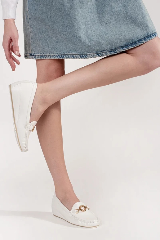 Valged mokasiinid kontsaga kuldsete...