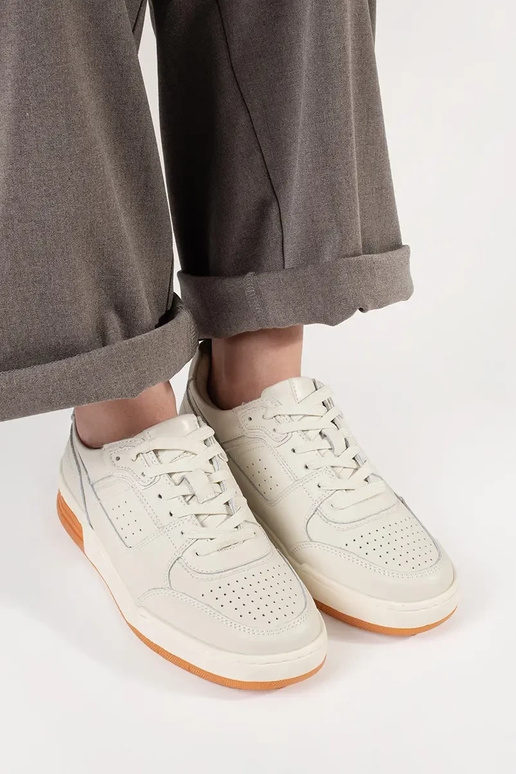 Elevandiluust sneaker stiilis kingad...