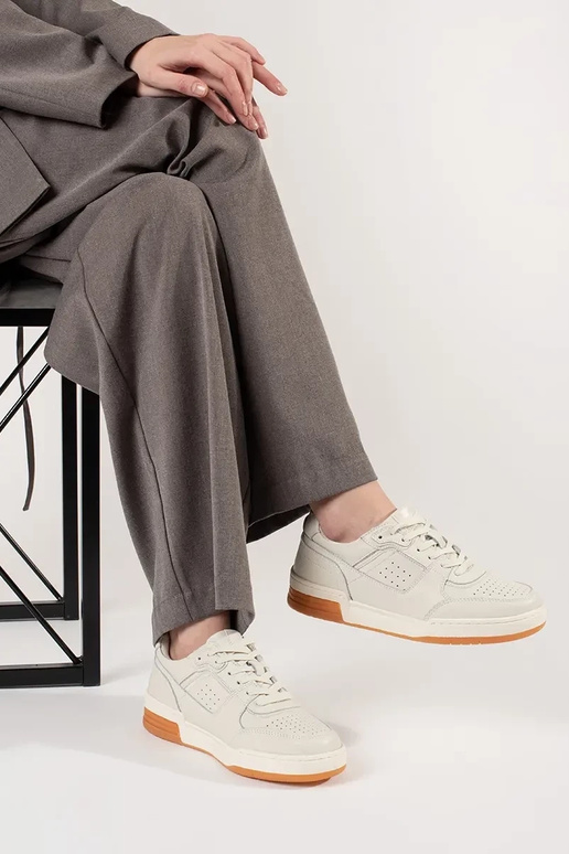 Elevandiluust sneaker stiilis kingad...