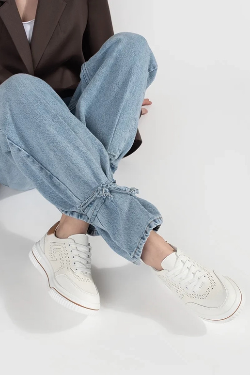 Valged nahast sneakers mudel jalanõud