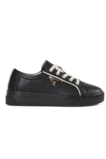 Must nahkne sneaker stiilis...